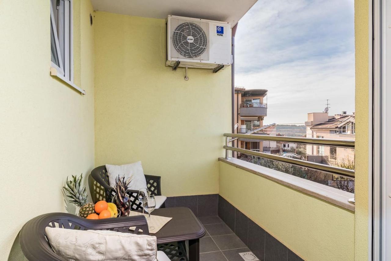 Apartment Klara Pula Bagian luar foto